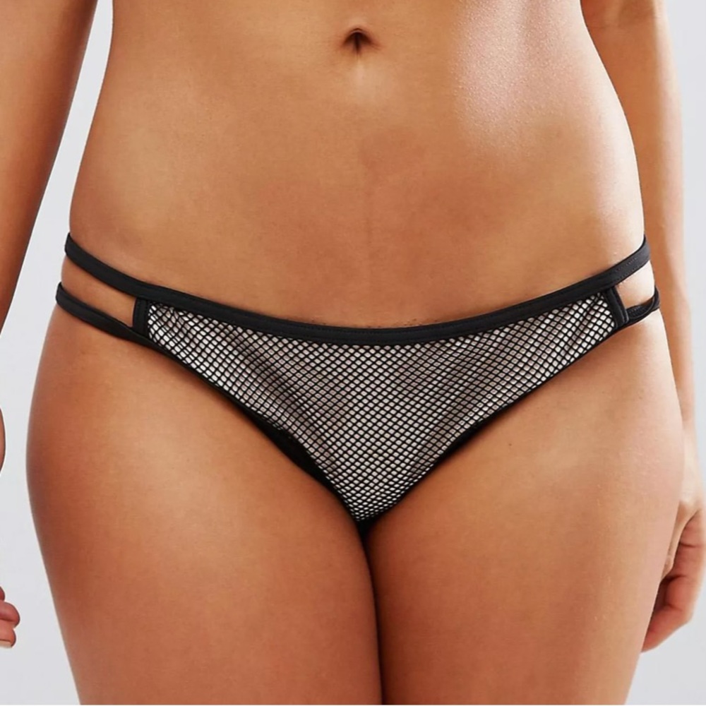 NWOT Wolf & Whistle Lace Applique Fishnet Bikini Bottom. Size 6